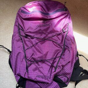 Arc'teryx Aerios 15 Backpack Rare Discontinued Running Daypack color: Groovie